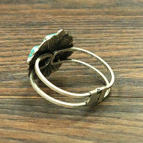 ✨Turquoise Cuff Bracelet✨ - Picture 3 of 3